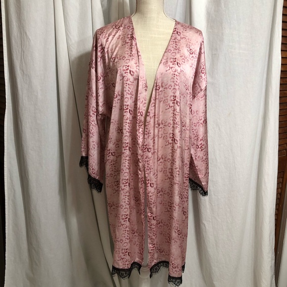 Free Realm Silky Robe - Picture 2 of 4